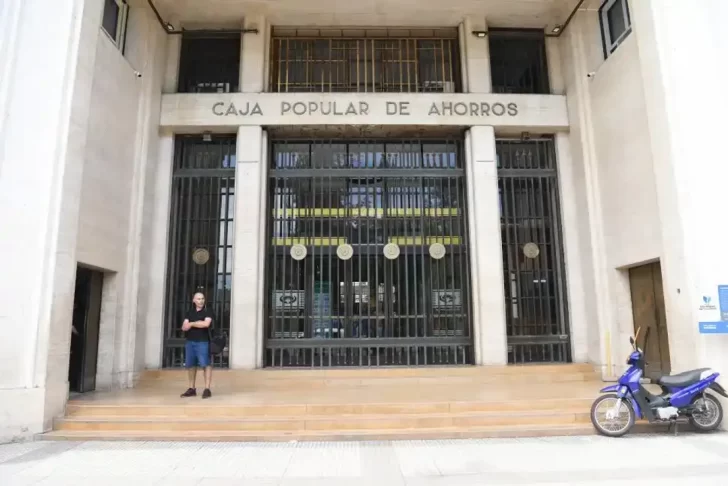 Escándalo financiero: investigan una estafa millonaria contra la Caja Popular de Ahorros