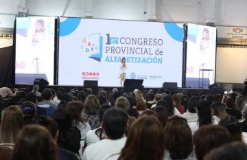 El Primer Congreso Provincial de Alfabetización reúne a 15 mil docentes en Tucumán
