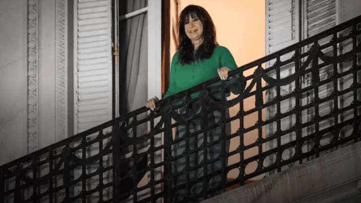 Cristina Kirchner apuntó contra Milei y Caputo: “¡Que olor a default!”