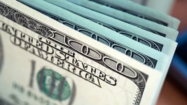 El dólar oficial rozó los $1.400 en el Banco Nación y tocó un récord desde la salida del cepo