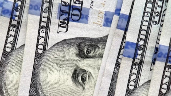 El dólar cerró septiembre bajo presión: superó los $1.400 en los bancos, pese a las ventas oficiales para contenerlo