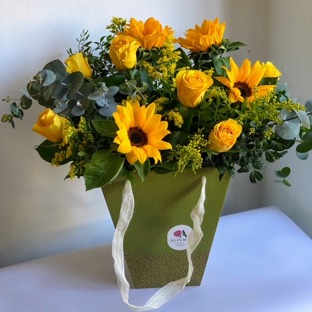 La primavera se tiñe de amarillo: La tradición de regalar flores que enamora a Tucumán