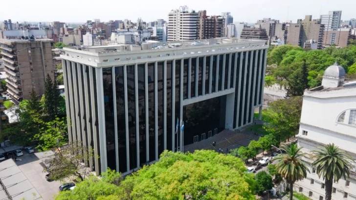 El ministro Abad irá a la Legislatura para explicar el Presupuesto 2026