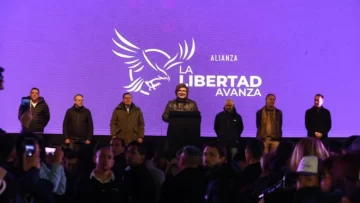 Milei cerró la campaña bonaerense en Moreno, habló de “empate técnico” y llamó a “pintar de violeta” la provincia