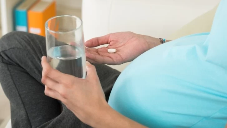 La OMS aclaró que no hay evidencia científica de relación entre paracetamol y autismo, como dijo Trump