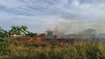 Incendio en la planta de la SAT en Los Vázquez: el fuego estuvo cerca de instalaciones críticas