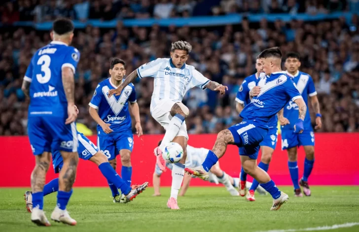 Racing se clasificó a semifinales tras eliminar a Vélez en Avellaneda