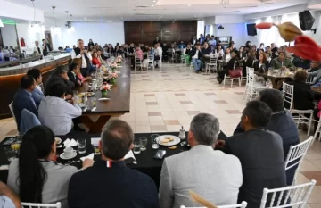 Jaldo se reunió con intendentes y concejales de toda la provincia