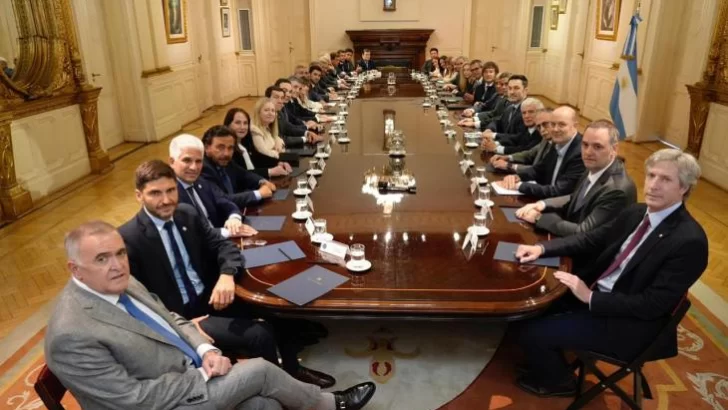 Jaldo participa en la reunión de gobernadores convocada por el presidente Javier Milei