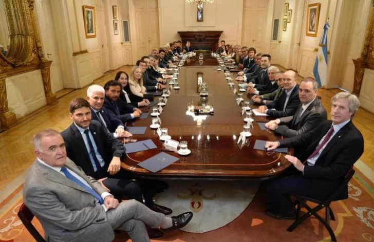 Jaldo participa en la reunión de gobernadores convocada por el presidente Javier Milei Jaldo participa en la reunión de gobernadores convocada por el presidente Javier Milei