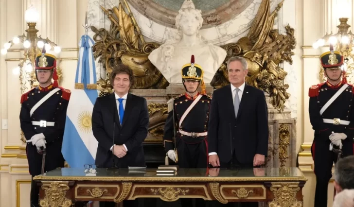 Javier Milei le tomó juramento a Pablo Quirno como nuevo Canciller