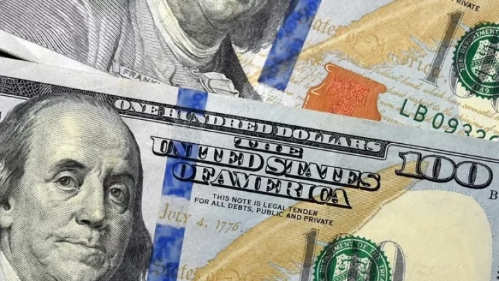 El dólar oficial trepó casi $100 en la semana