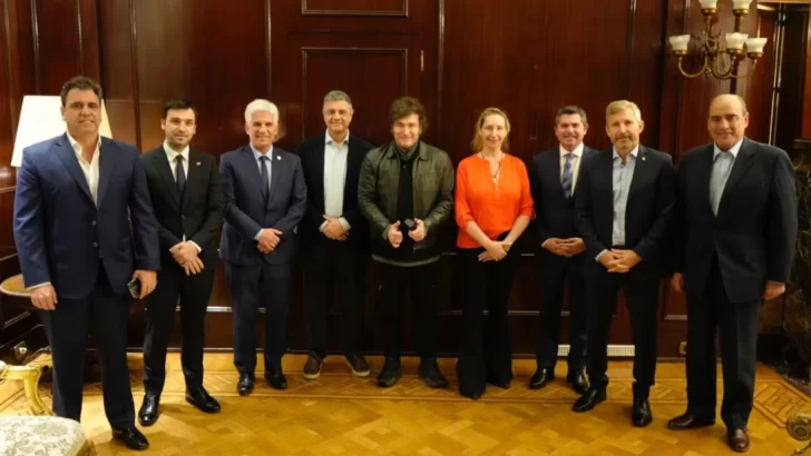 Milei está reunido en la Casa Rosada con los gobernadores