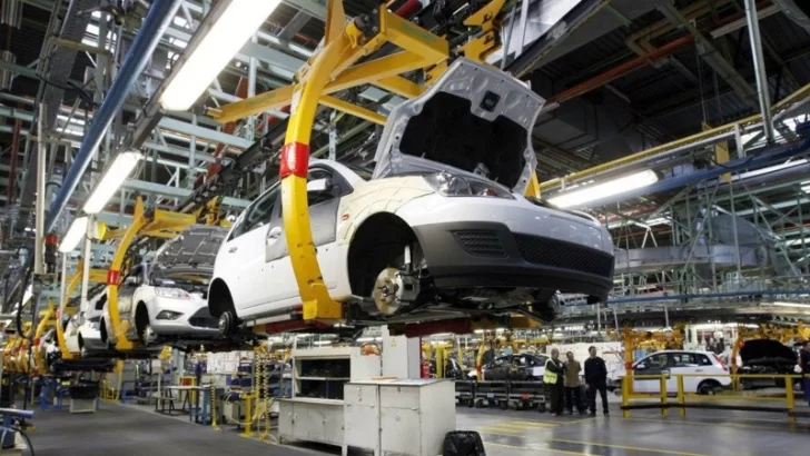 La industria automotriz registró una caída de la producción por tercer mes consecutivo