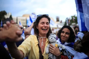 Hamás libera 20 rehenes vivos, incluidos tres argentinos, en medio de la Cumbre de Paz en Egipto