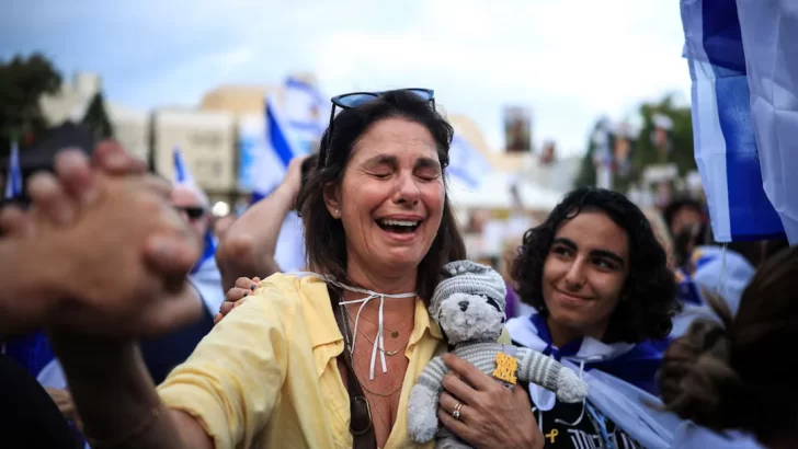 Hamás libera 20 rehenes vivos, incluidos tres argentinos, en medio de la Cumbre de Paz en Egipto