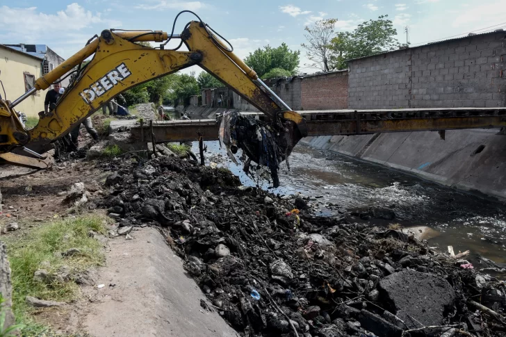 Emergencia hídrica en Tucumán: Chahla pide colaboración vecinal y refuerza el plan anti-inundaciones Emergencia hídrica en Tucumán: Chahla pide colaboración vecinal y refuerza el plan anti-inundaciones