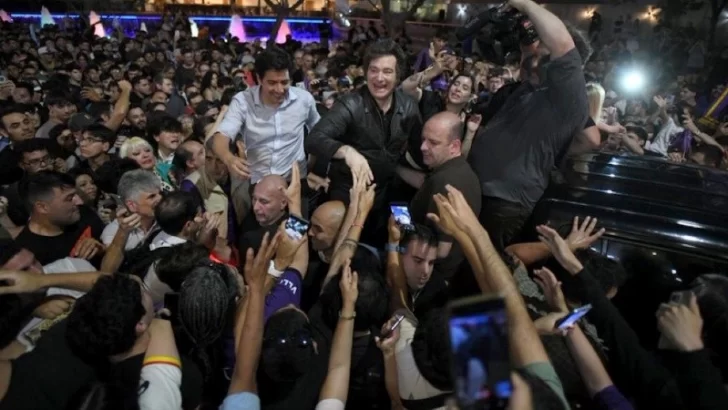 Milei lideró una caravana en Córdoba y pidió no ir hacia “la esclavitud populista del kirchnerismo”