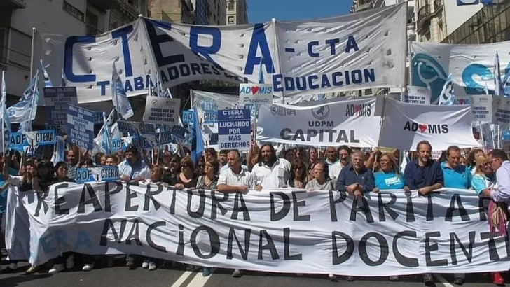 Gremios docentes lanzan un paro nacional para el 14 de octubre en defensa de la educación pública