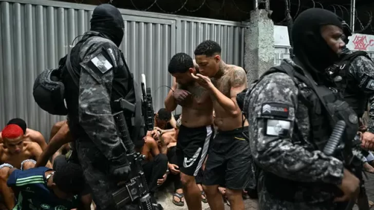 Megaoperativo en Río de Janeiro: 64 muertos y el poder bélico del Comando Vermelho