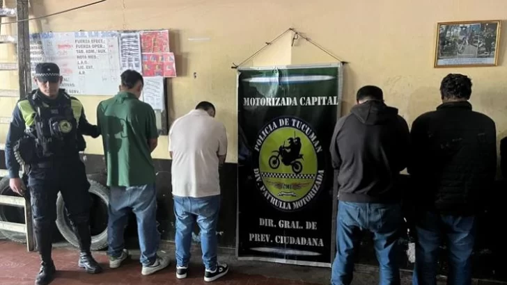 Cuatro hombres quedaron detenidos por agredir y amenazar al personal policial