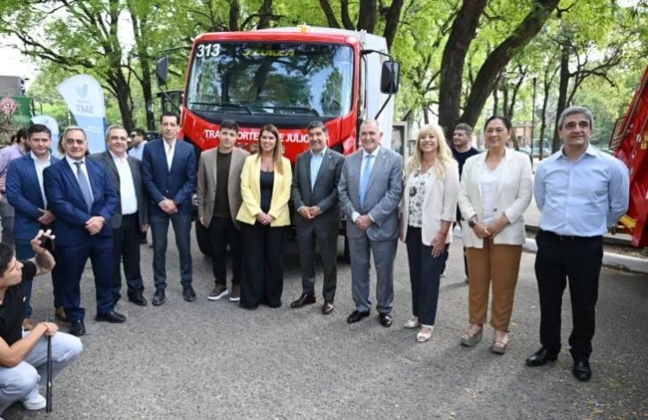 Presentaron nuevos camiones y trituradora en la Capital tucumana