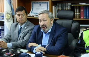 Vehils Ruiz destacó la honestidad policial y la inteligencia del Operativo Lapacho Vehils Ruiz destacó la honestidad policial y la inteligencia del Operativo Lapacho