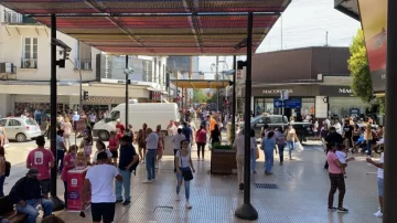 Confirmaron el nuevo horario de la atención al público en los comercios de la Capital tucumana Confirmaron el nuevo horario de la atención al público en los comercios de la Capital tucumana