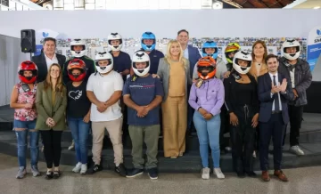 El Municipio refuerza la seguridad vial en el ámbito escolar con una nueva entrega de cascos