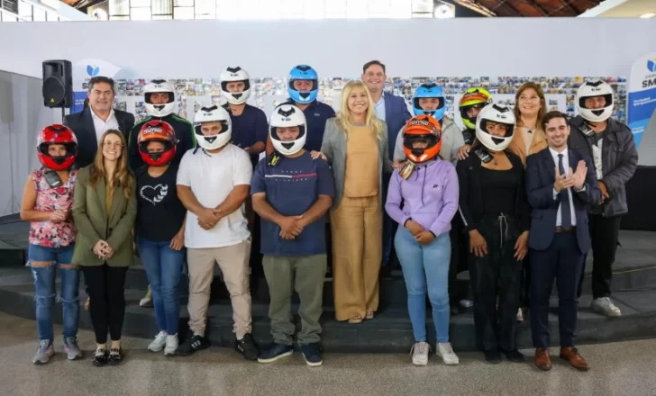 El Municipio refuerza la seguridad vial en el ámbito escolar con una nueva entrega de cascos