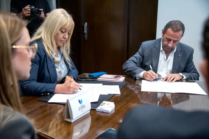 Levantaron el paro de colectivos tras un acuerdo entre la Municipalidad y AETAT Levantaron el paro de colectivos tras un acuerdo entre la Municipalidad y AETAT