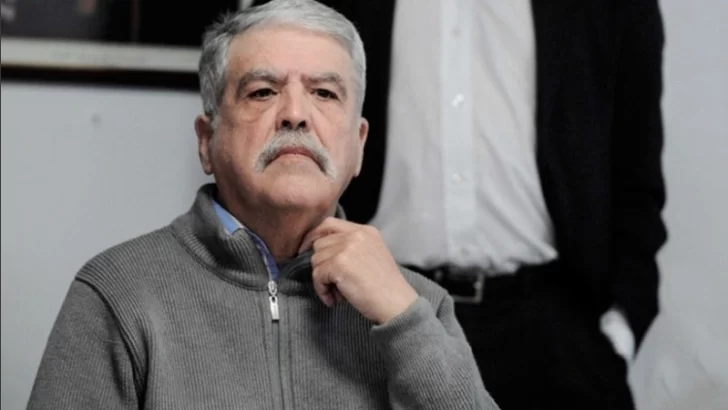 Julio De Vido se entregó en Comodoro Py y fue detenido Julio De Vido se entregó en Comodoro Py y fue detenido