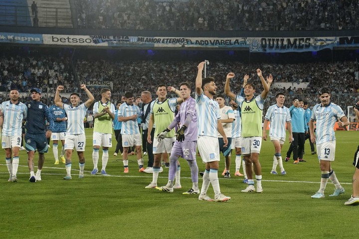 Racing eliminó a River tras un vibrante 3-2 en los octavos del Clausura