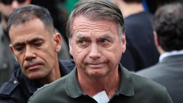 Jair Bolsonaro intentó romper su tobillera electrónica para fugarse