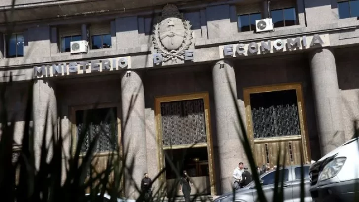 Economía logró un superávit financiero de $517.672 millones en octubre pese a un fuerte pago de intereses