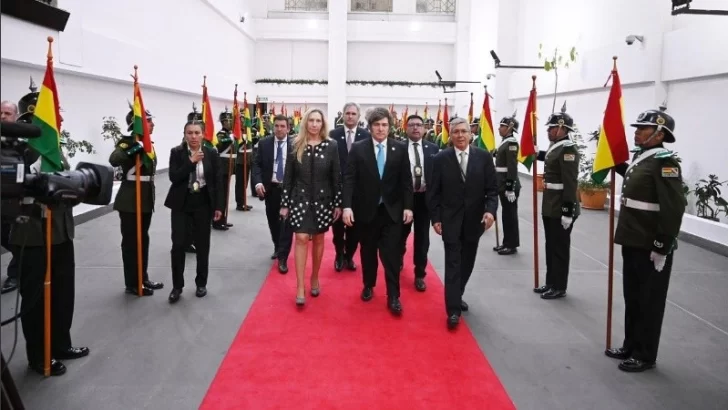Milei llegó a Bolivia para la asunción del nuevo presidente Rodrigo Paz Pereira
