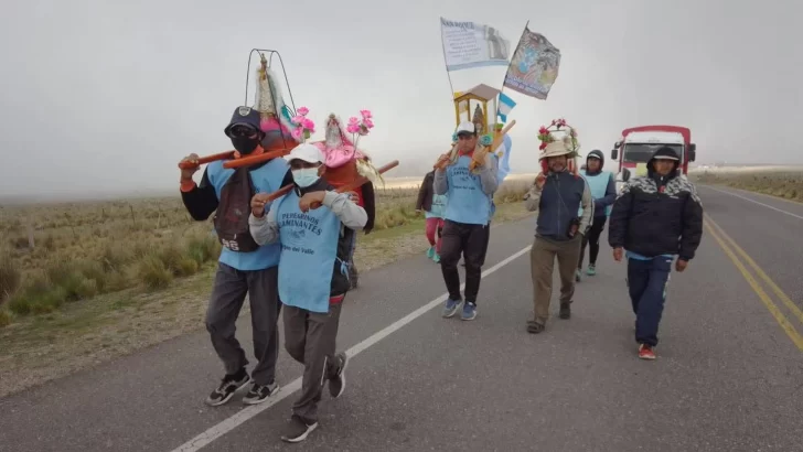 Vialidad Nacional pidió extremar la precaución por la presencia de peregrinos en rutas de Tucumán y Catamarca