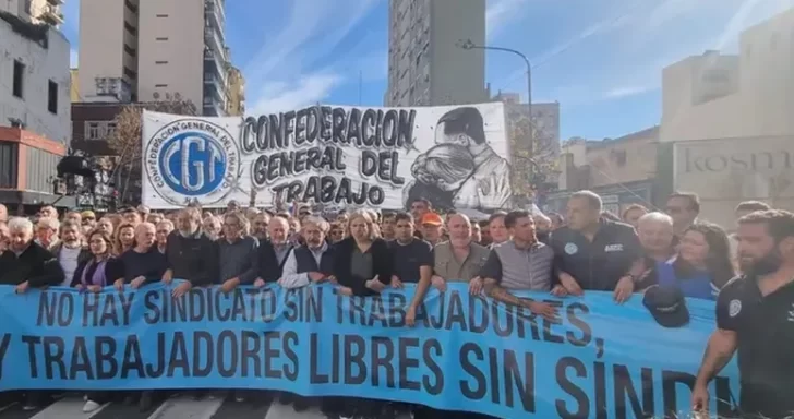 La CGT convocó a una masiva movilización el 18 de diciembre contra la reforma laboral La CGT convocó a una masiva movilización el 18 de diciembre contra la reforma laboral
