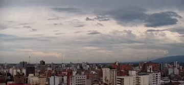 Calor sofocante anticipan una tarde de tormentas en Tucumán