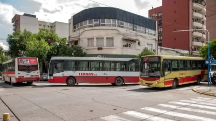 El municipio promulga el aumento del boleto y avanza con la regulación de las aplicaciones de transporte