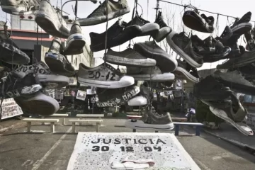 Familiares y sobrevivientes de Cromañón marchan a Plaza de Mayo y realizan actos conmemorativos Familiares y sobrevivientes de Cromañón marchan a Plaza de Mayo y realizan actos conmemorativos