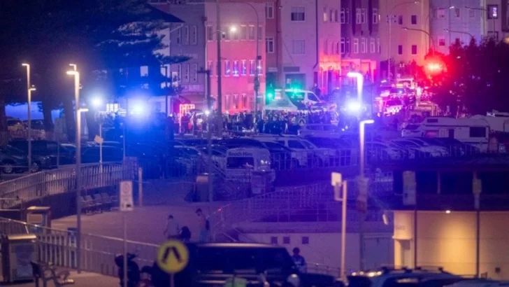 Al menos 12 muertos en un tiroteo contra un evento de la comunidad judía en una playa de Australia Al menos 12 muertos en un tiroteo contra un evento de la comunidad judía en una playa de Australia