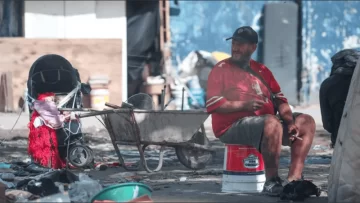 La pobreza bajó al 31,8%, pero la UCA advierte que “no es una recuperación sólida”