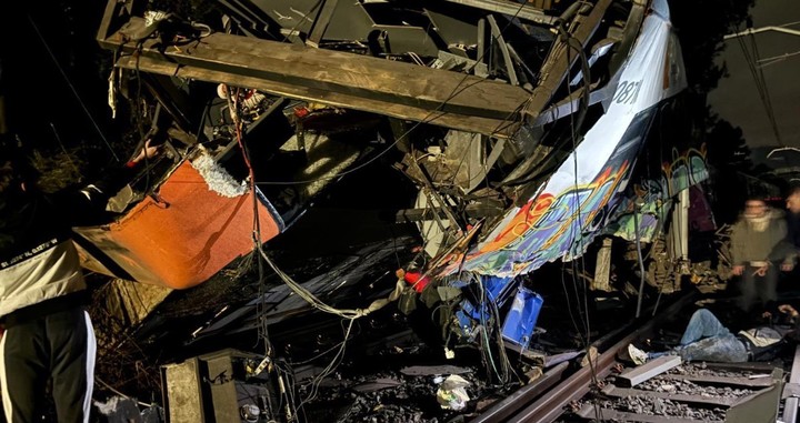 Murió un maquinista tras un nuevo descarrilamiento en Barcelona y hubo otro accidente en Girona Murió un maquinista tras un nuevo descarrilamiento en Barcelona y hubo otro accidente en Girona