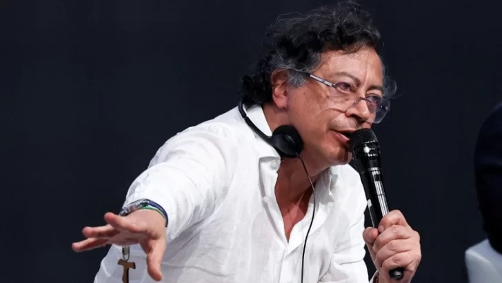 Petro amenaza a Trump con volver a “tomar las armas” para defender la soberanía Petro amenaza a Trump con volver a “tomar las armas” para defender la soberanía