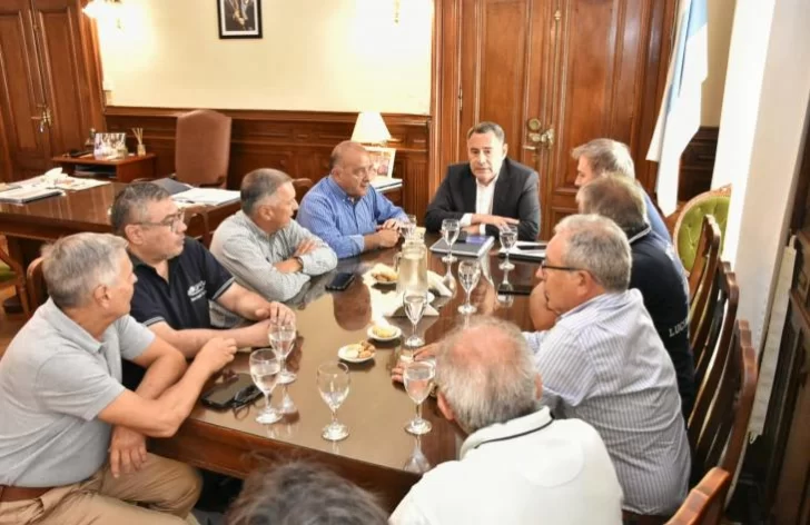 El Gobierno provincial definió el cronograma de reuniones para avanzar con la recomposición salarial El Gobierno provincial definió el cronograma de reuniones para avanzar con la recomposición salarial