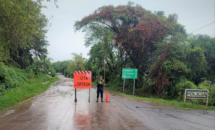 Corte total en la Ruta Nacional 65: el desborde del río Cochuna dejó el camino intransitable por barro y rocas Corte total en la Ruta Nacional 65: el desborde del río Cochuna dejó el camino intransitable por barro y rocas