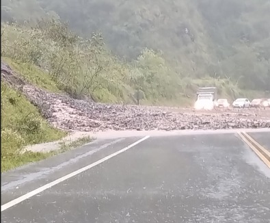 La lluvia provocó anegamientos en varios tramos de la ruta a los Valles La lluvia provocó anegamientos en varios tramos de la ruta a los Valles