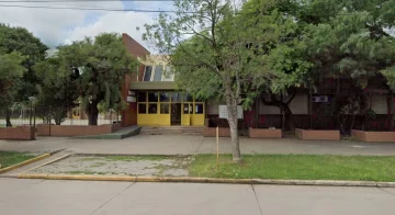 Un alumno llevó una escopeta al colegio, asesinó a un compañero de 13 años e hirió a otros dos Un alumno llevó una escopeta al colegio, asesinó a un compañero de 13 años e hirió a otros dos