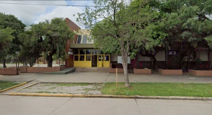 Un alumno llevó una escopeta al colegio, asesinó a un compañero de 13 años e hirió a otros dos Un alumno llevó una escopeta al colegio, asesinó a un compañero de 13 años e hirió a otros dos